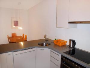 Kuchyň nebo kuchyňský kout v ubytování Apartment Aldesago Monte Brè - Utoring-29 by Interhome
