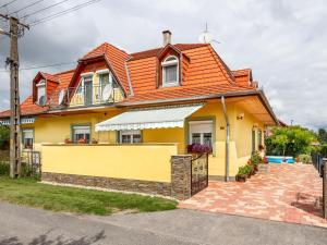 Budova, v ktorej sa dovolenkový dom nachádza