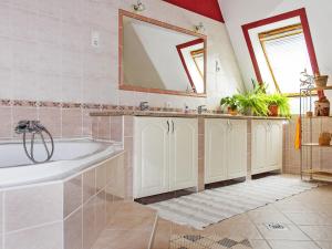 Kúpeľňa v ubytovaní Holiday Home Colore by Interhome