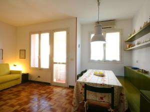 een woonkamer met een tafel en een bank bij Apartment Capo d'Arco-3 by Interhome in Capo D'Arco