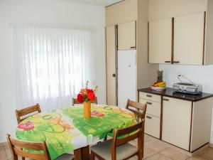 Kuchyň nebo kuchyňský kout v ubytování Apartment Gemma by Interhome