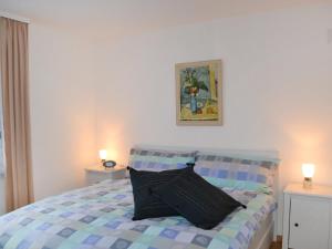 Postel nebo postele na pokoji v ubytování Apartment Bennico by Interhome
