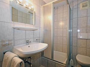 Vannituba majutusasutuses Apartment Kircher-1 by Interhome