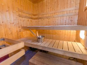 Spa at/o iba pang wellness facilities sa Holiday Home Hiekkalampi by Interhome