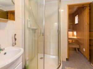 Koupelna v ubytování Holiday Home Hiekkalampi by Interhome + 12 fotografií