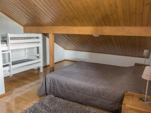 En eller flere senge i et værelse på Holiday Home Alppitähti by Interhome