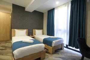 Un pat sau paturi într-o cameră la Borjomi UnderWood