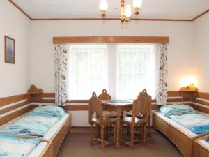 Postel nebo postele na pokoji v ubytování Chalet Karlovka by Interhome
