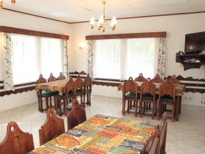 TV a/nebo společenská místnost v ubytování Chalet Karlovka by Interhome