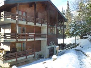 Apartment Austral 204 by Interhome v zimě