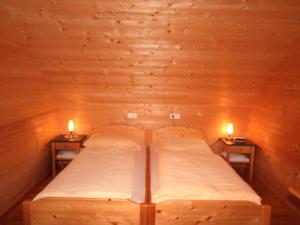 Postel nebo postele na pokoji v ubytování Holiday Home Sonnleiten-3 by Interhome