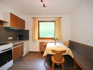 Kuchyň nebo kuchyňský kout v ubytování Apartment Dornauer-1 by Interhome