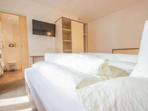 Ένα ή περισσότερα κρεβάτια σε δωμάτιο στο Apartment Alpin-5 by Interhome