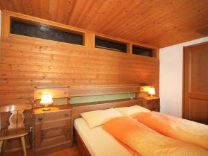 Ένα ή περισσότερα κρεβάτια σε δωμάτιο στο Apartment Dornauer-2 by Interhome