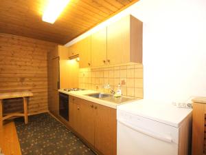 Dapur atau dapur kecil di Apartment Dornauer-2 by Interhome