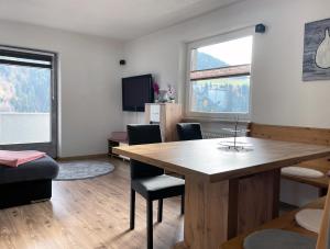 Televízia a/alebo spoločenská miestnosť v ubytovaní Ferienwohnung Sunhill