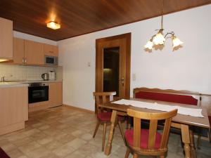 Kuchyň nebo kuchyňský kout v ubytování Apartment App- 102 by Interhome