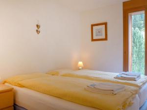 Postel nebo postele na pokoji v ubytování Apartment Eden Apt-D by Interhome