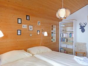 En eller flere senger på et rom på Apartment Bergkristall by Interhome