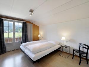 Apartment Lischmatte A by Interhome房間的床