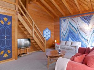 TV a/nebo společenská místnost v ubytování Chalet Arche by Interhome
