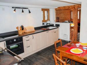 Dapur atau dapur kecil di Apartment Peppa by Interhome