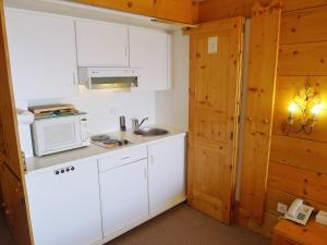 Kuchyň nebo kuchyňský kout v ubytování Apartment Le Bristol A28 by Interhome