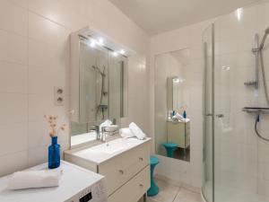 Bilik mandi di Apartment La Sauvagère-1 by Interhome
