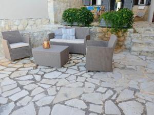 Un patio o zona al aire libre en Holiday Home Puntiti 2 by Interhome