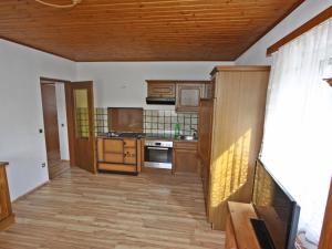 Küche/Küchenzeile in der Unterkunft Holiday Home Berg by Interhome