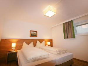 Postel nebo postele na pokoji v ubytování Holiday Home Happy by Interhome