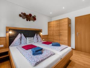 Ein Bett oder Betten in einem Zimmer der Unterkunft Apartment Mooslehen-1 by Interhome
