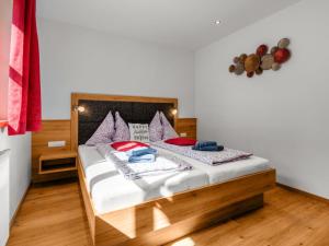 Llit o llits en una habitació de Apartment Mooslehen-1 by Interhome