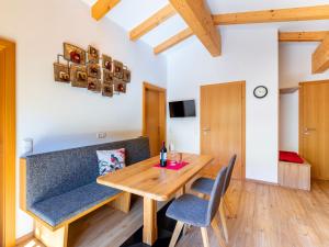 TV a/nebo společenská místnost v ubytování Apartment Mooslehen-2 by Interhome + 28 fotografií