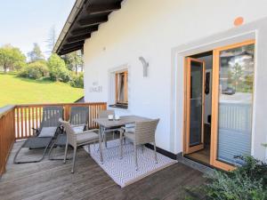 A balcony or terrace at Apartment Renauer by Interhome