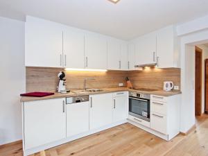 A kitchen or kitchenette at Apartment Renauer by Interhome
