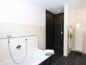 Baðherbergi á Apartment Wildbachl by Interhome