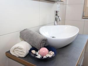 Baðherbergi á Apartment Wildbachl by Interhome