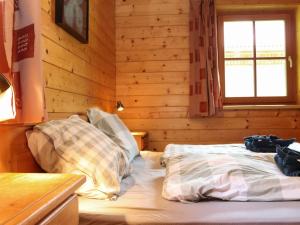 Postel nebo postele na pokoji v ubytování Chalet Chalet Jupiter by Interhome