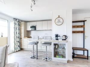 Dapur atau dapur kecil di Apartment Port Guillaume-15 by Interhome