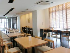 Un restaurant sau alt loc unde se poate mânca la Meitetsu Inn Chita Handa Ekimae