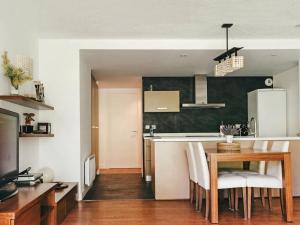 Köök või kööginurk majutusasutuses Apartment Ferreries by Interhome
