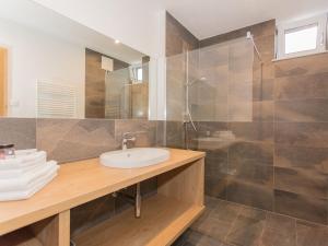Koupelna v ubytování Apartment Zeller See by Interhome