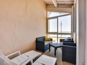 Posezení v ubytování Studio Le Patio by Interhome
