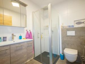 Kúpeľňa v ubytovaní Apartment Mundlers Hoamatl Top 3 by Interhome