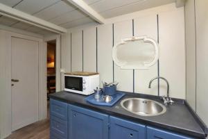 Kuchyňa alebo kuchynka v ubytovaní Studio Apt In Rome City Centre Via Gregoriana by Halldis