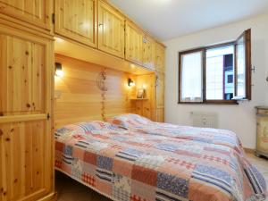 Ένα ή περισσότερα κρεβάτια σε δωμάτιο στο Apartment Condominio al Parco-4 by Interhome