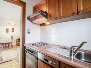 Kuchyň nebo kuchyňský kout v ubytování Apartment Hecht by Interhome