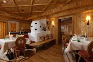 Część wypoczynkowa w obiekcie Hotel Enzian & Apartmenthotel Johannes