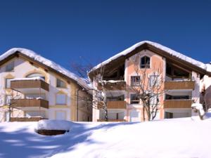 Apartment Chesa Dal Luf B6 by Interhome v zimě